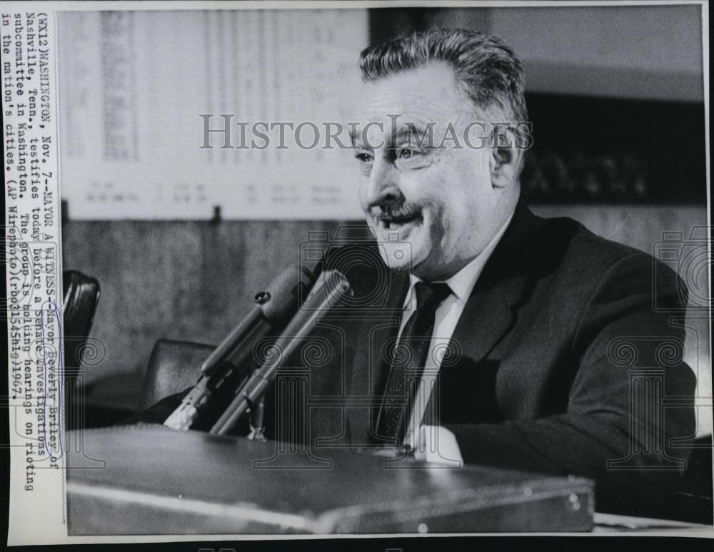 1967 Press Photo Mayor Beverly Briley testifies before Senate Investigations - Historic Images