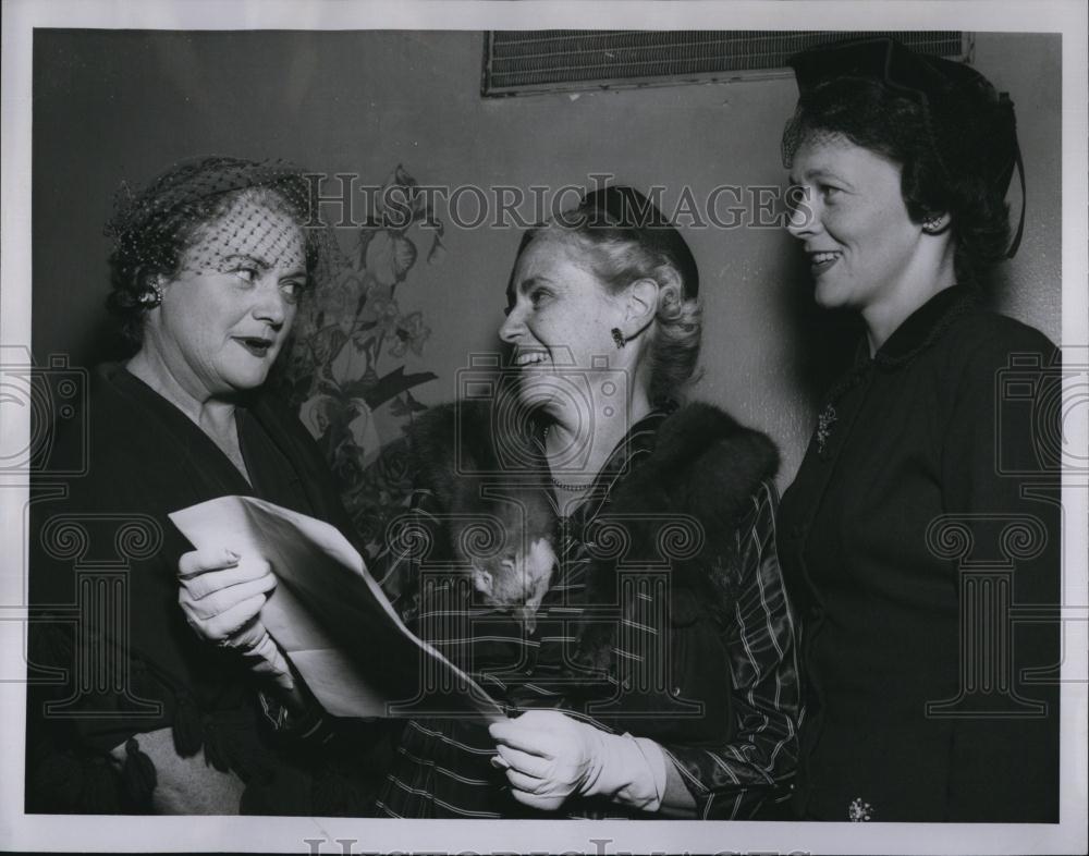1951 Press Photo Mrs James Malone Miss Florence Davey Mrs Howard Hackman - Historic Images