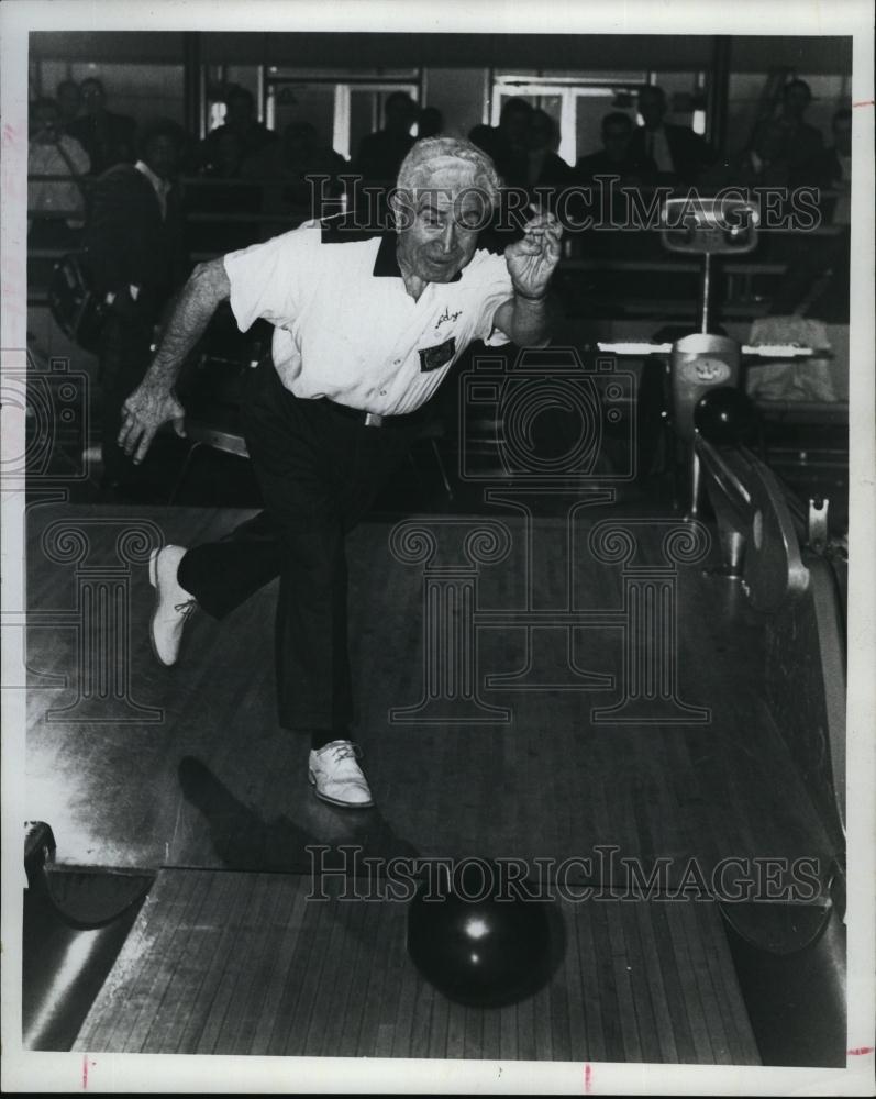 1972 Press Photo Andy Varipapa, 81 yr old bowler - RSL93597 - Historic Images