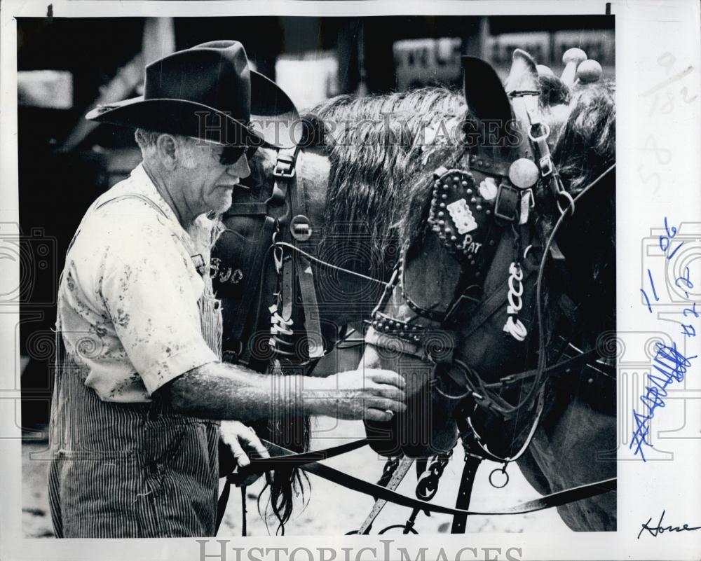 1977 Press Photo Tip Porter of Largo 3 horsepower lawnmower - RSL68847 - Historic Images