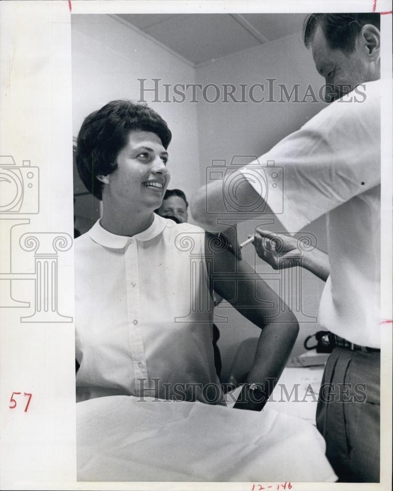 1966 Press Photo Carol Moergelli Peace Corps Member immunization - RSL63705 - Historic Images
