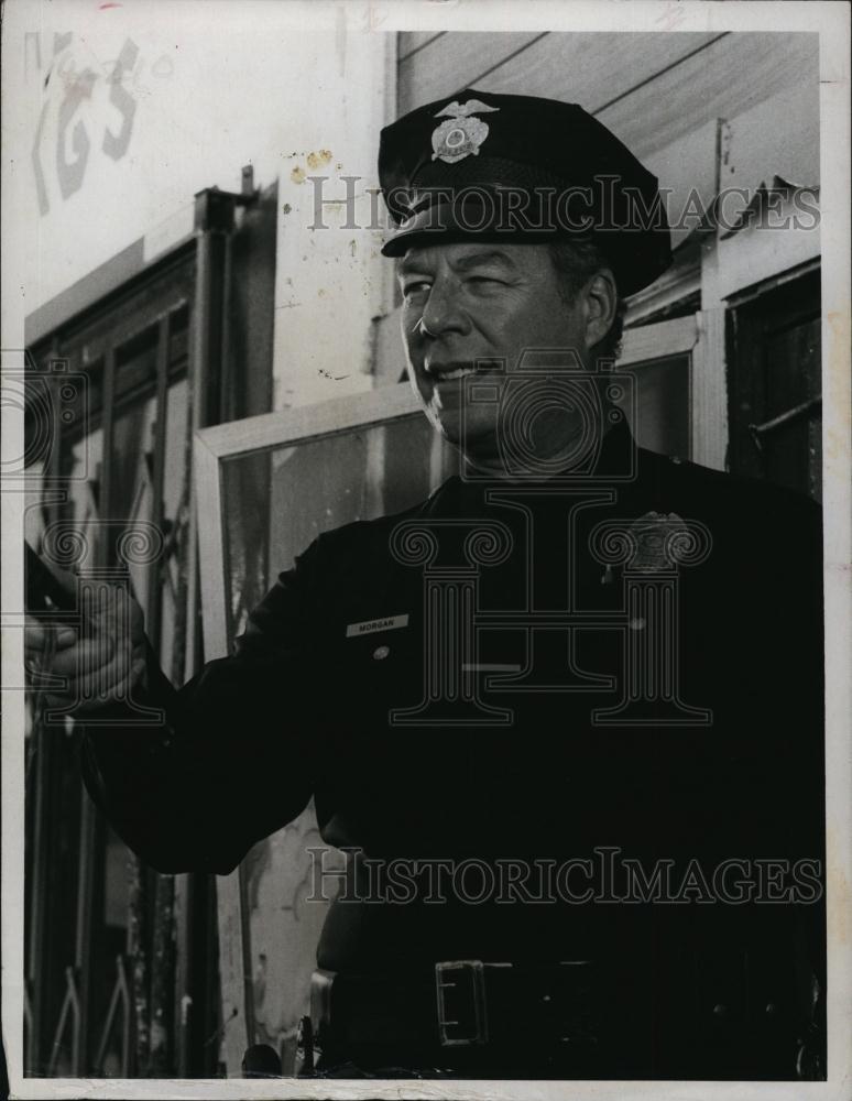 1975 Press Photo George Kennedy starring in &quot;The Blue Knight&quot; - RSL92899 - Historic Images