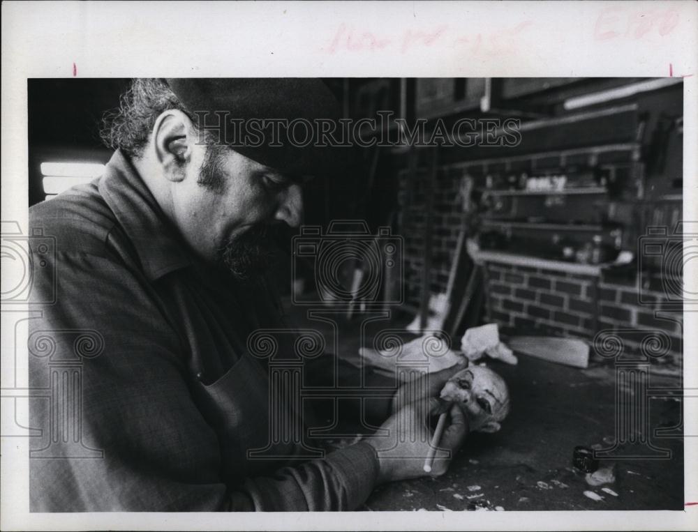 1972 Press Photo Master craftsman Spiros Pappas works on a marionette head - Historic Images