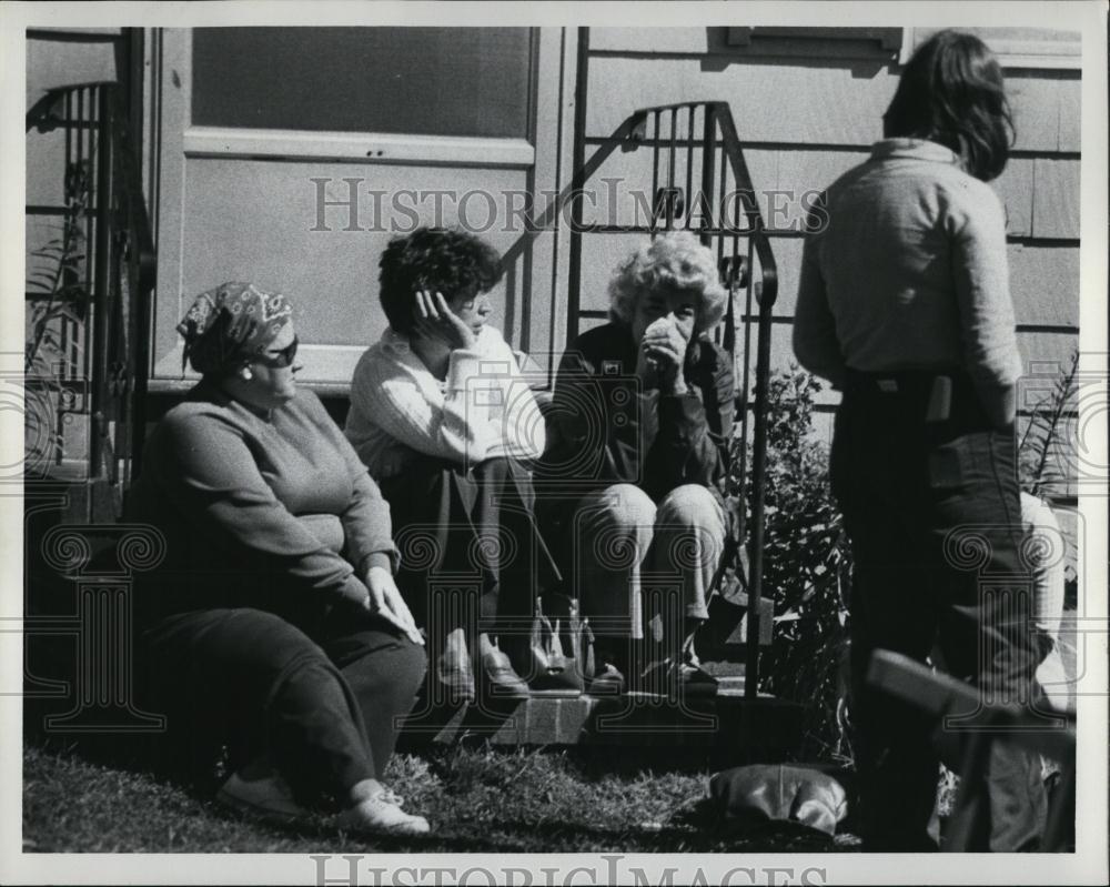 Press Photo Hanging out on the stoop - RSL07631 - Historic Images