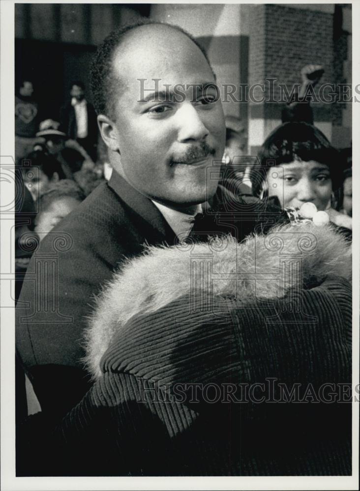 1992 Press Photo Assistant Headmaster JCurtis Walking Out In Protest With Class - Historic Images