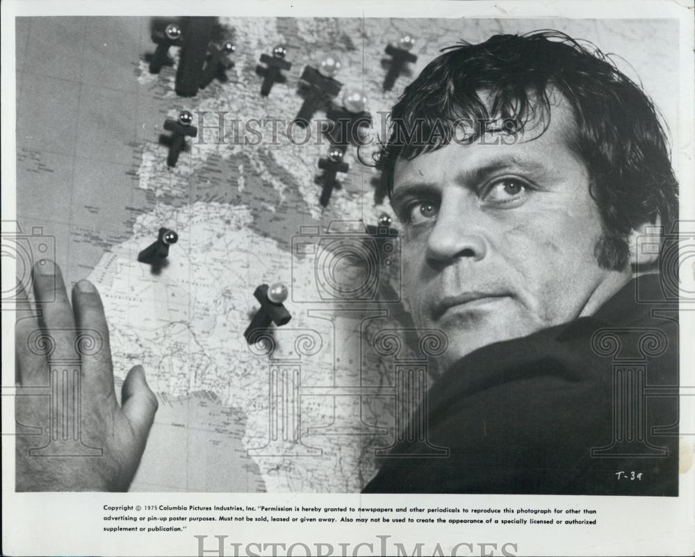 1975 Press Photo Film "Tommy" stars Oliver Reed - RSL05879 - Historic Images