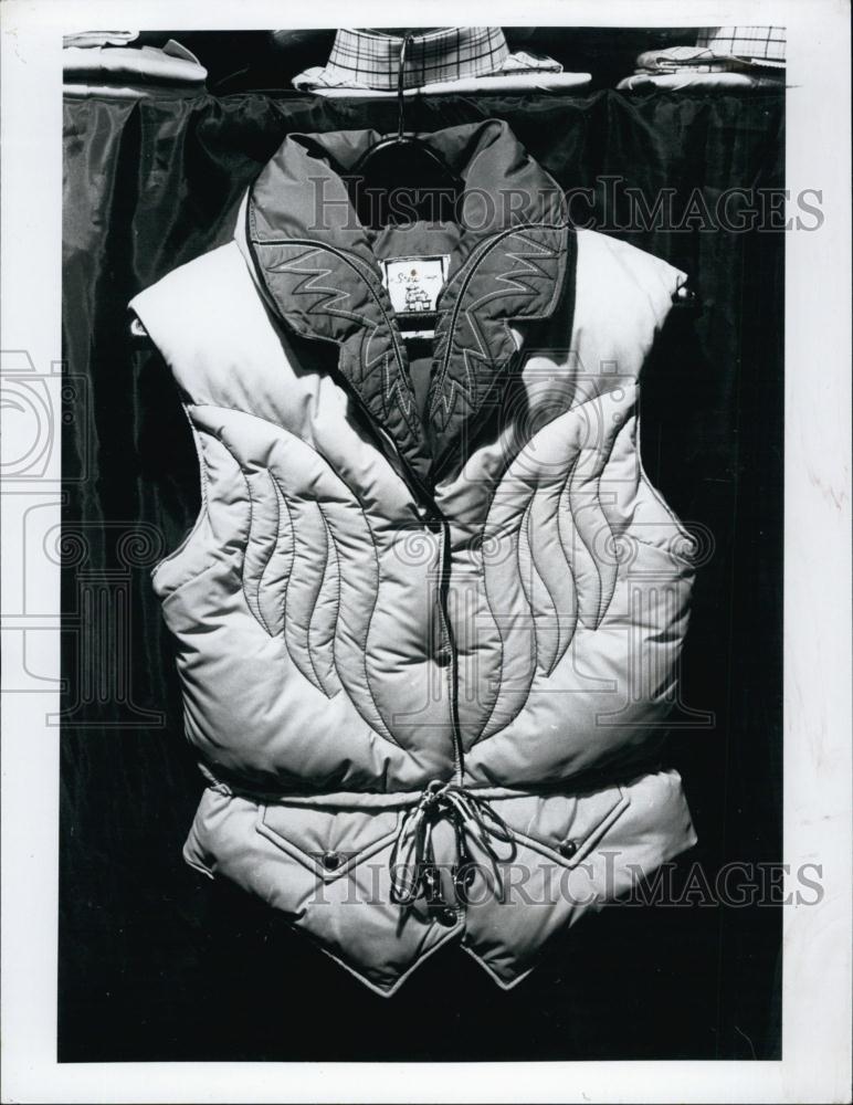 1981 Press Photo Handmade Ski Vest Billy Martin Westerweat - RSL58917 - Historic Images