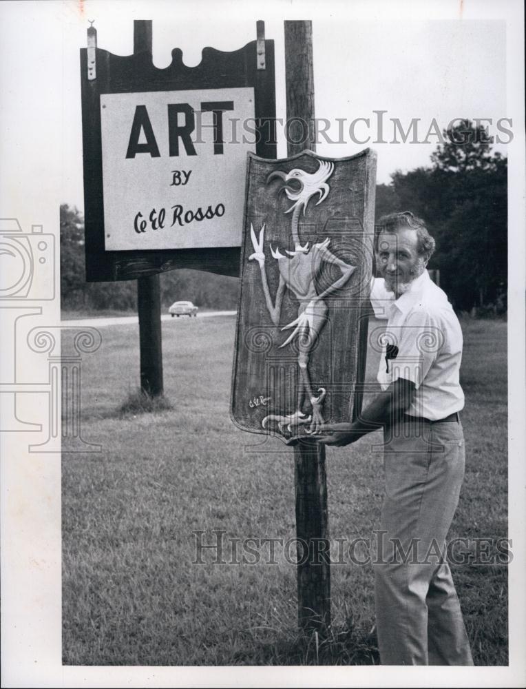 1974 Press Photo Artist Chuck Russo displays his work - RSL60535 - Historic Images