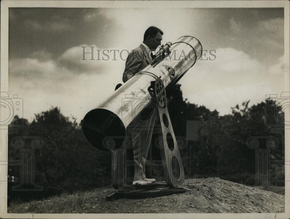 1946 Press Photo Joseph Hedlund, Telescope - RSL98947 - Historic Images