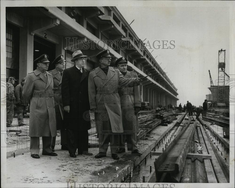 1957 Press Photo Shipping at the Army Base Col Louis McIntyre, John O&#39;Halleran - Historic Images