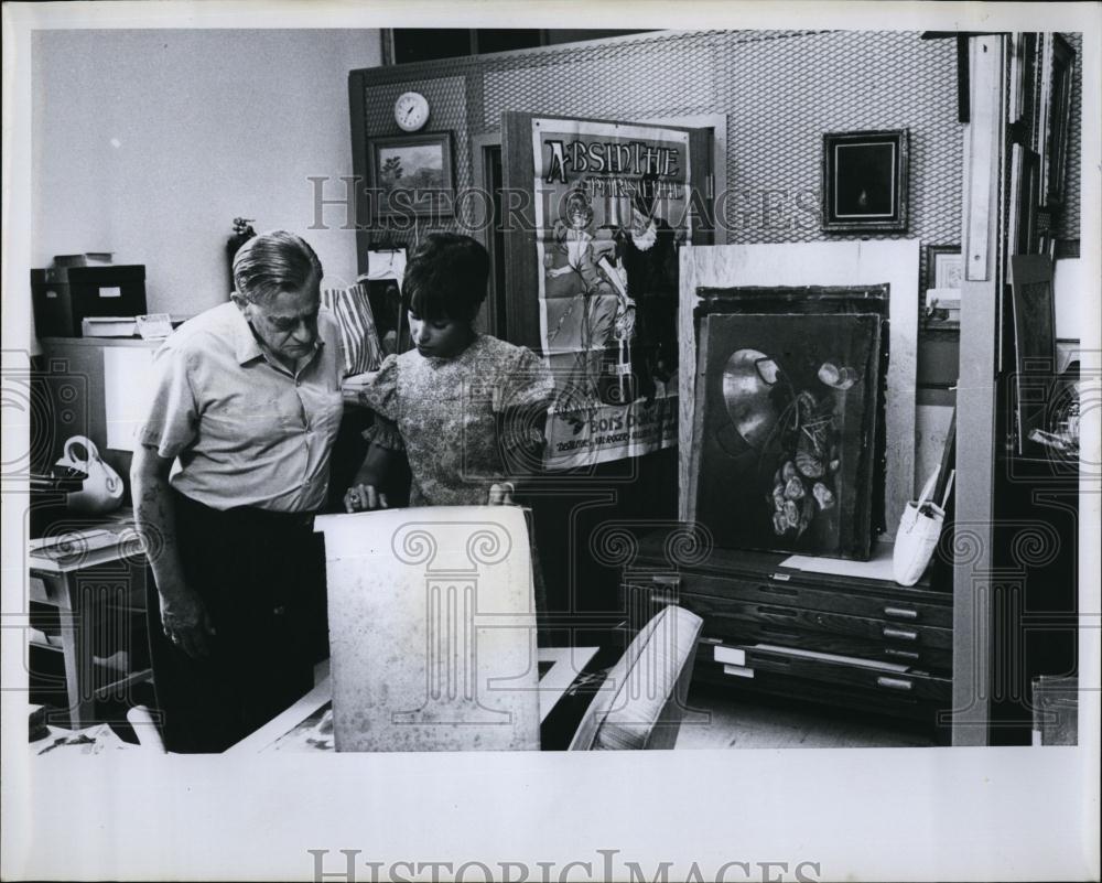 1966 Press Photo Hornell Van Berling with artworks - RSL96517 - Historic Images