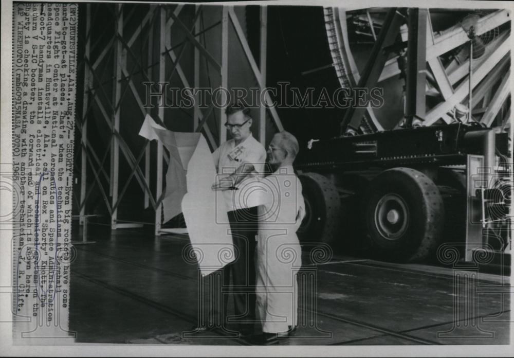 1965 Press Photo NASA Rex &quot;Shorty&quot; Knott working On Thruster - RSL86199 - Historic Images