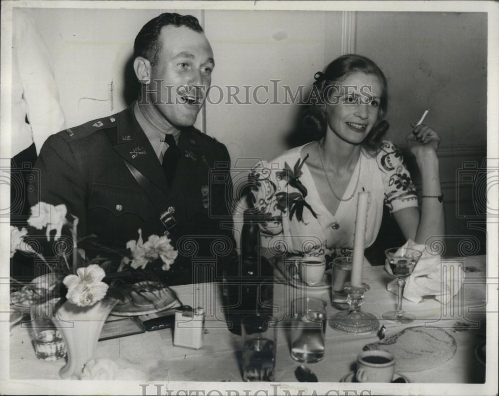 1941 Press Photo Olive Perry Liet Binkerd at Party at Hotel Sheraton - Historic Images