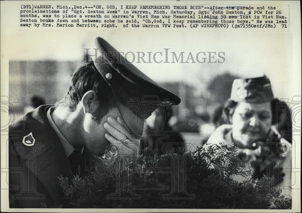 1971 Press Photo Sgt John Sexton POW Vietnam Mrs Marion Merritt - RSL40203 - Historic Images