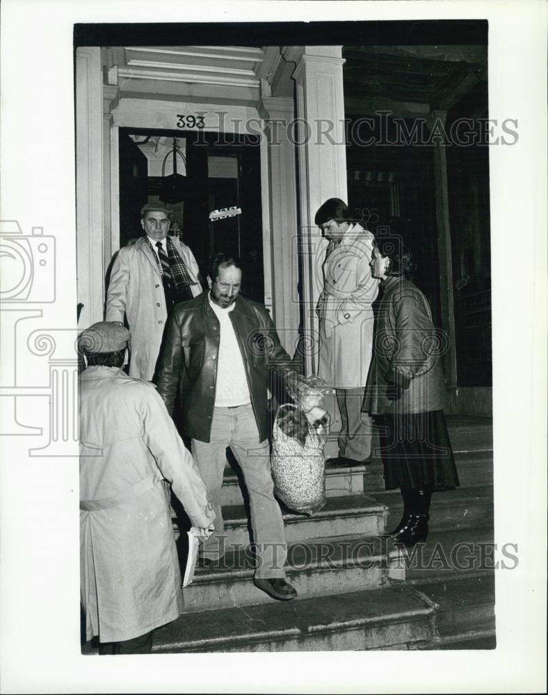 1981 Press Photo Terry Redlish murder at 363 Beacon st detectives - RSL01775 - Historic Images