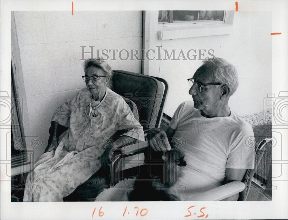 1975 Press Photo Harold Miller With Wheelchair &amp; Wife Celebrate 95th Birthday - Historic Images