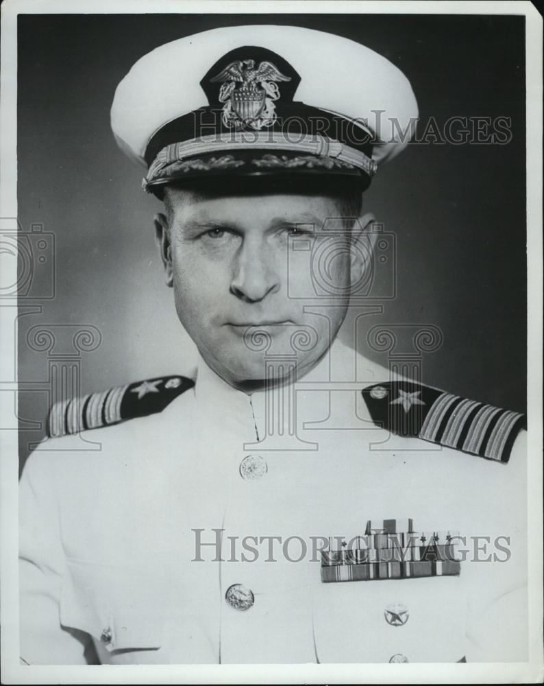 1967 Press Photo Captain Leon Smith Jr, Commanding Officer, USS Boston - Historic Images