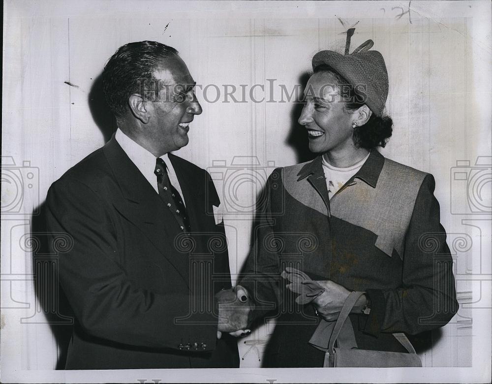 1950 Press Photo Council Pres Vincent Impellitteri & Miss Chadwick 1st Women - Historic Images