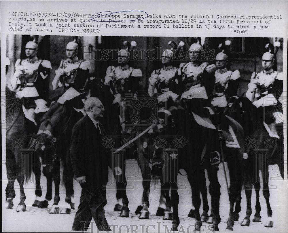 1964 Press Photo  Italian Pres Giuseppe Saragat, &amp; Corazzieri guards - RSL90591 - Historic Images