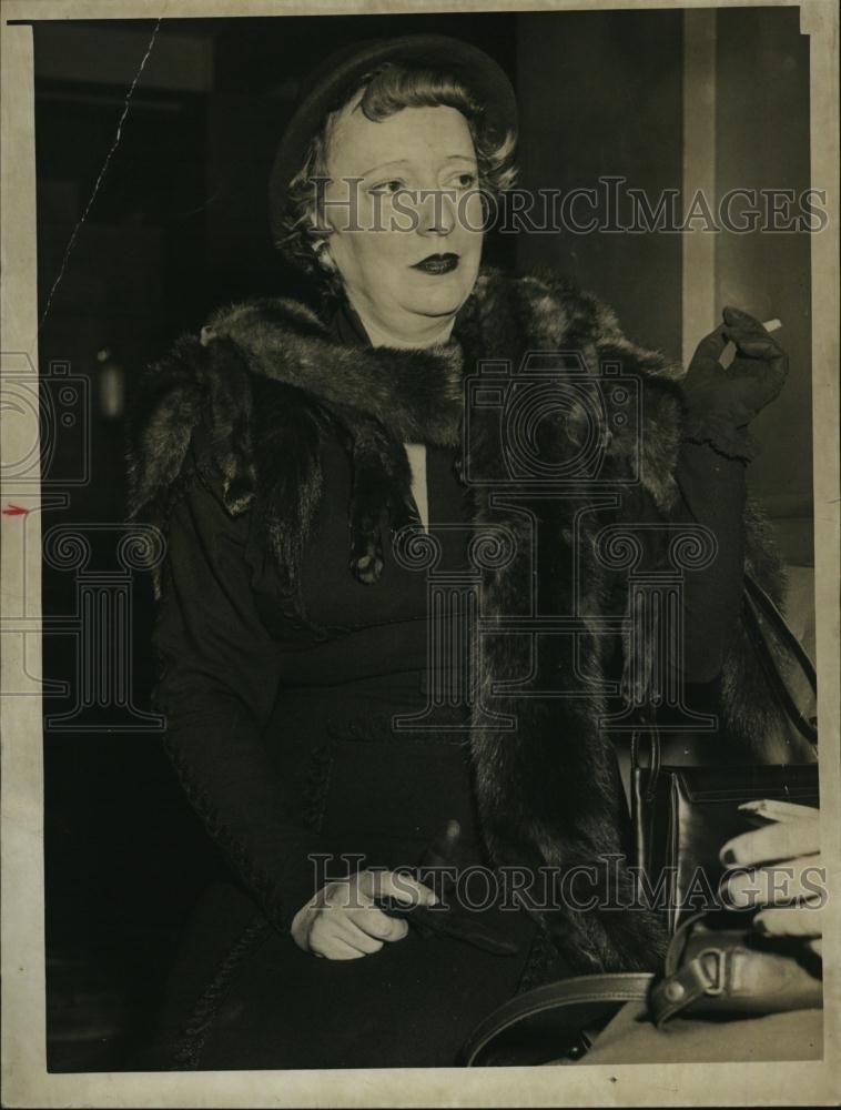 1949 Press Photo Dorothy Manners Hollywood Columnist Assistant Louella Parsons - Historic Images