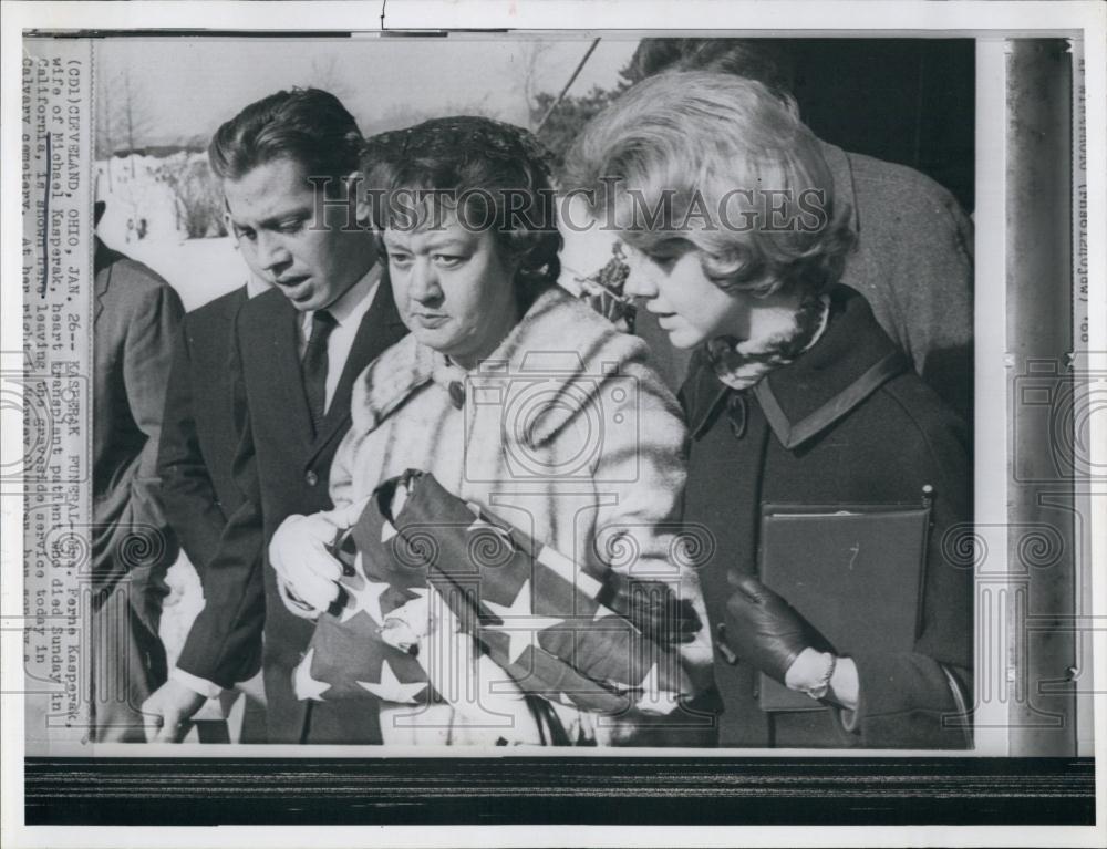 1974 Press Photo Mrs Ferne Kasperak wife of transplant patient in California - Historic Images