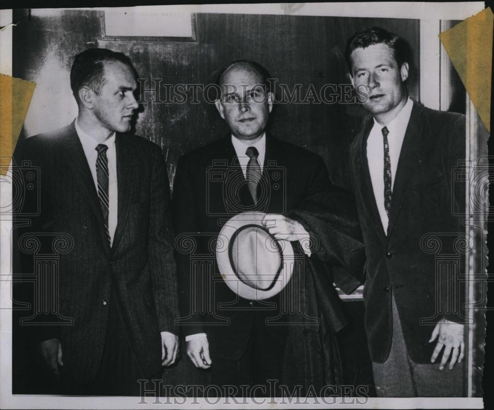 1960 Press Photo Mauricio Rosal, Guatemalan Amb to Belgium &amp; narcotics agents - Historic Images