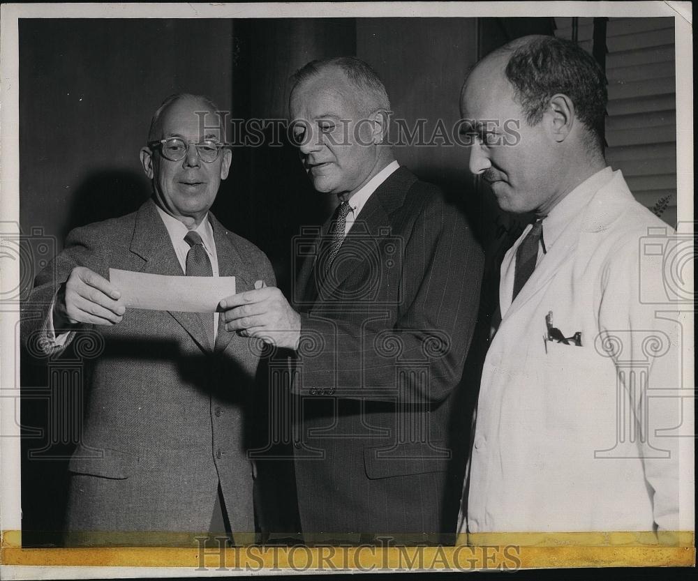 1954 Press Photo Dr&#39;s Henry Viets, Deau Clark, Robert Schwab of Foundation - Historic Images