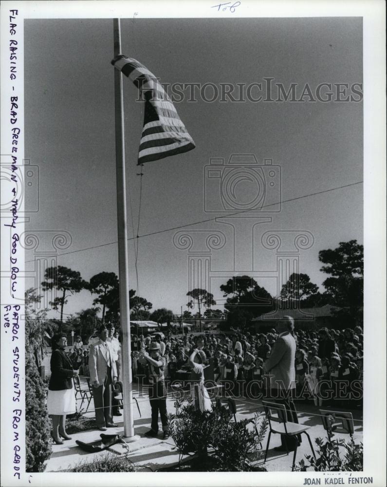 1984 Press Photo Flag Raising Veterans Day - RSL94103 - Historic Images