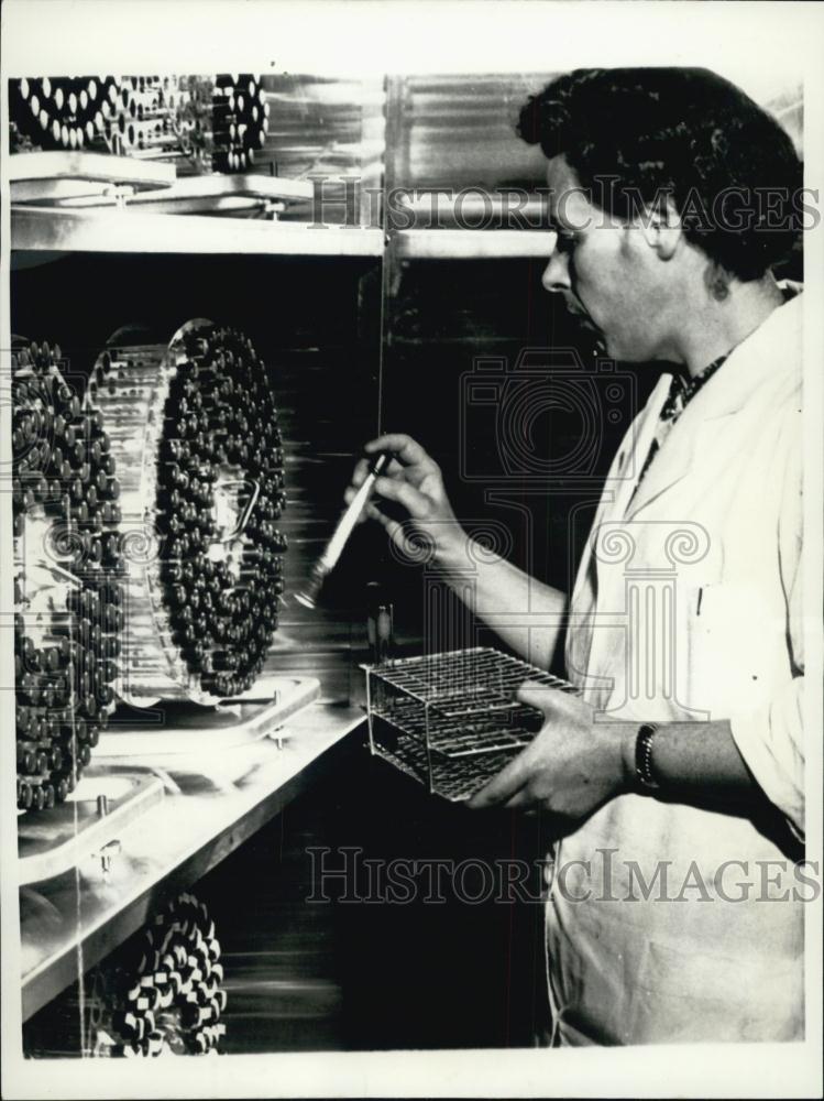 1957 Press Photo Dr James Salk at the University of Pittsburgh - RSL03377 - Historic Images