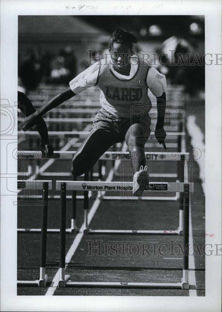 1991 Press Photo Tia Campbell Winning 2nd Heat of Hurdles - RSL93231 - Historic Images