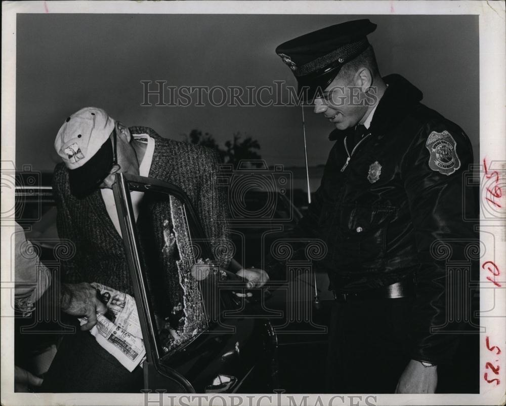 1966 Press Photo Clearwater ptrl S Hudson &amp; J Propper &amp;car that was vandalized - Historic Images