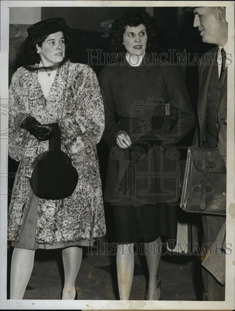 1945 Press Photo MrsMary A Dalley divorced on grounds of Cruelty - RSL44751 - Historic Images