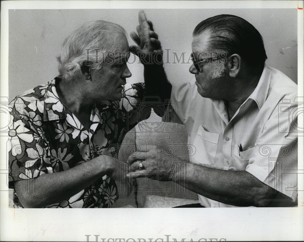 1984 Press Photo Byron Van Vuren &amp; brother Harold after his mugging - RSL95979 - Historic Images