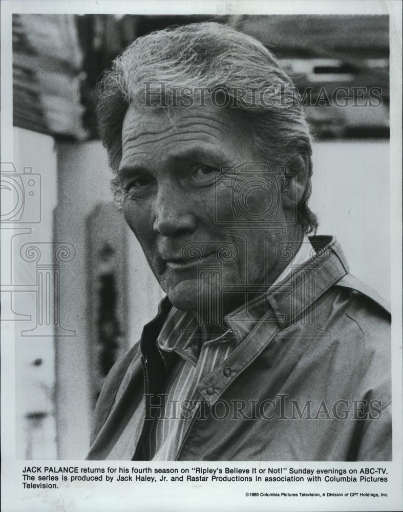 1985 Press Photo Actor Jack Palance on &quot;Ripleys Believe it or Not&quot; - RSL46431 - Historic Images