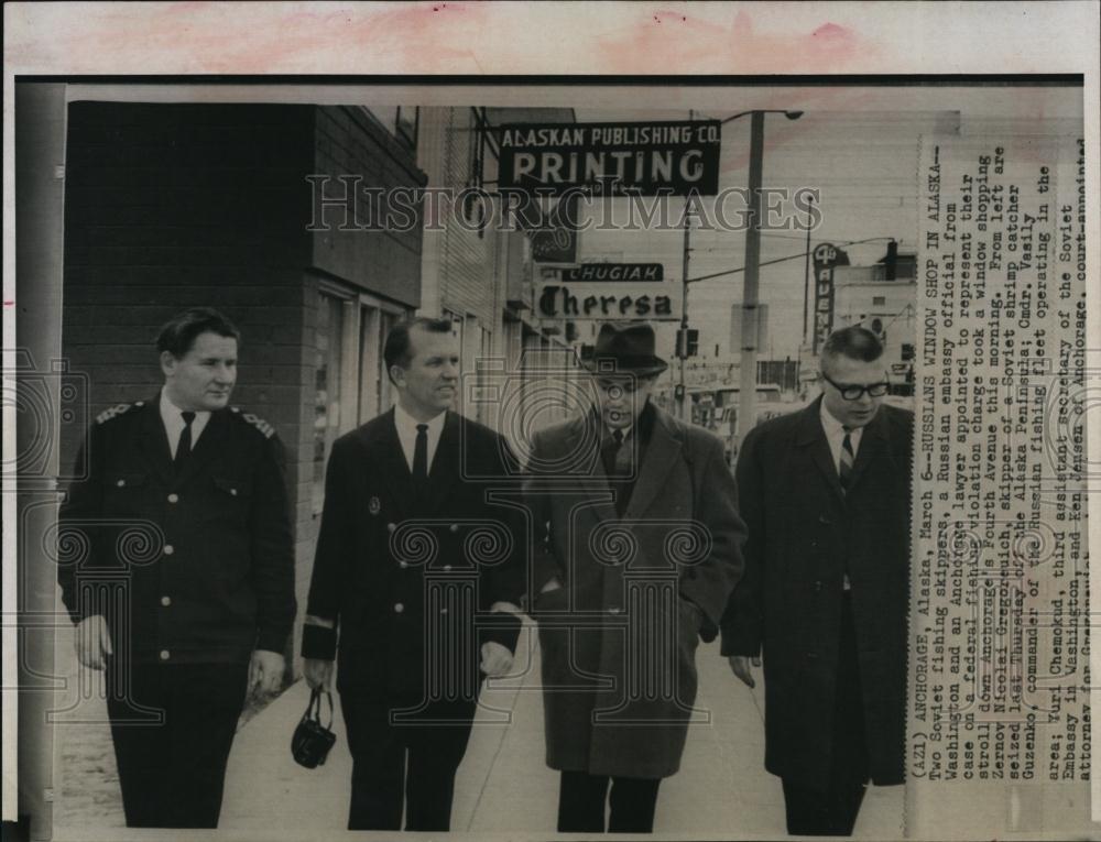 1967 Press Photo Yuri Chemokud Secretary Of The Soviet Embassy &amp; Ken Jensen - Historic Images