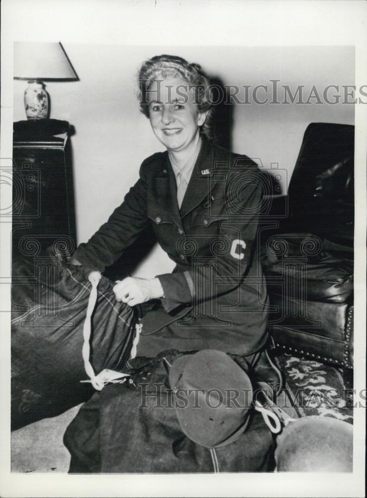 1943 Press Photo Inez Robb International News Service War Correspondent - Historic Images