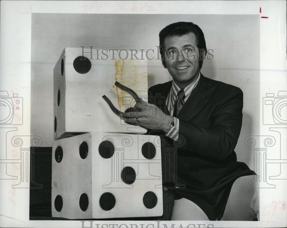 1972 Press Photo  TV Emcee, Bob Eubanks on &quot;The Newlywed Game&quot; - RSL96367 - Historic Images