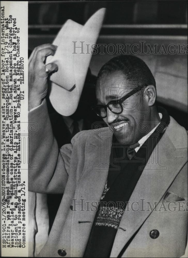 1962 Press Photo Assistant Secretary Labor George LP Weaver Discriminated - Historic Images