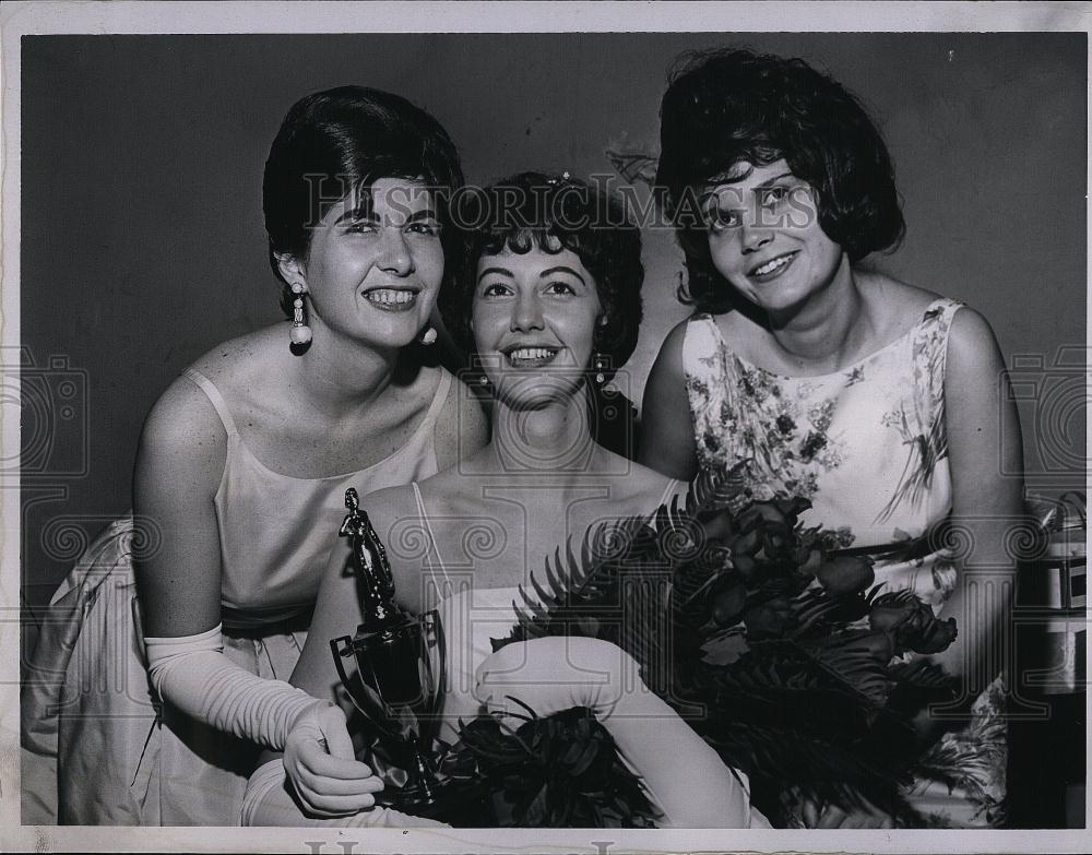 1963 Press Photo &quot;Miss Tall USA&quot; Patricia Small,Marlene Sansom,Janet Silvia - Historic Images