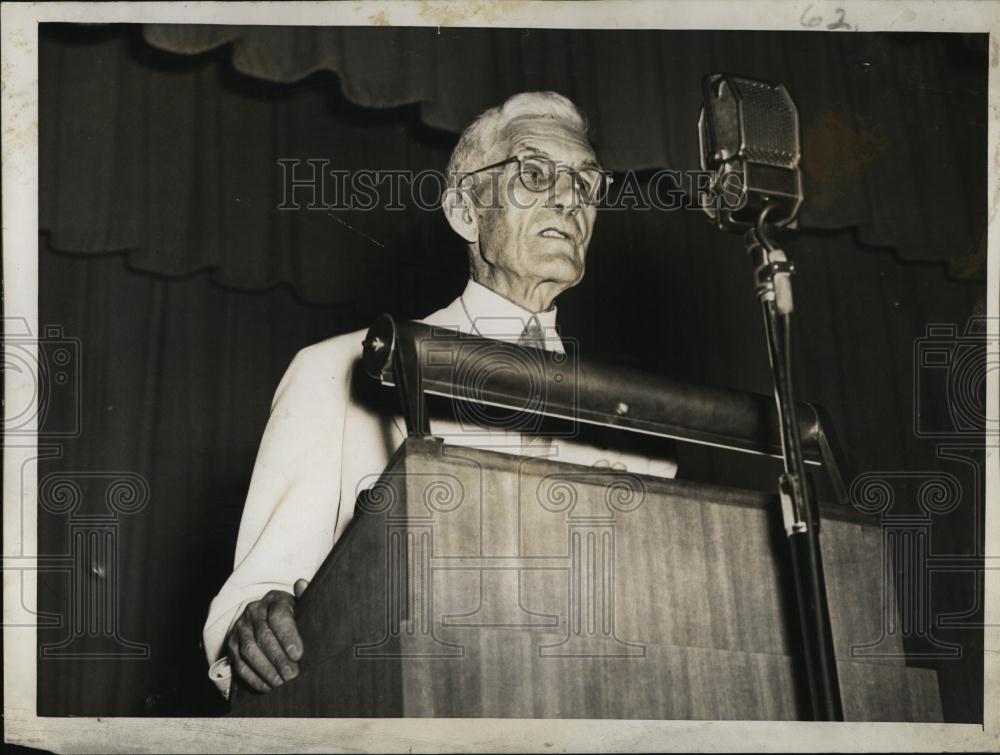 1943 Press Photo Dr Francis Townsend Speaking New England Mutual Building - Historic Images