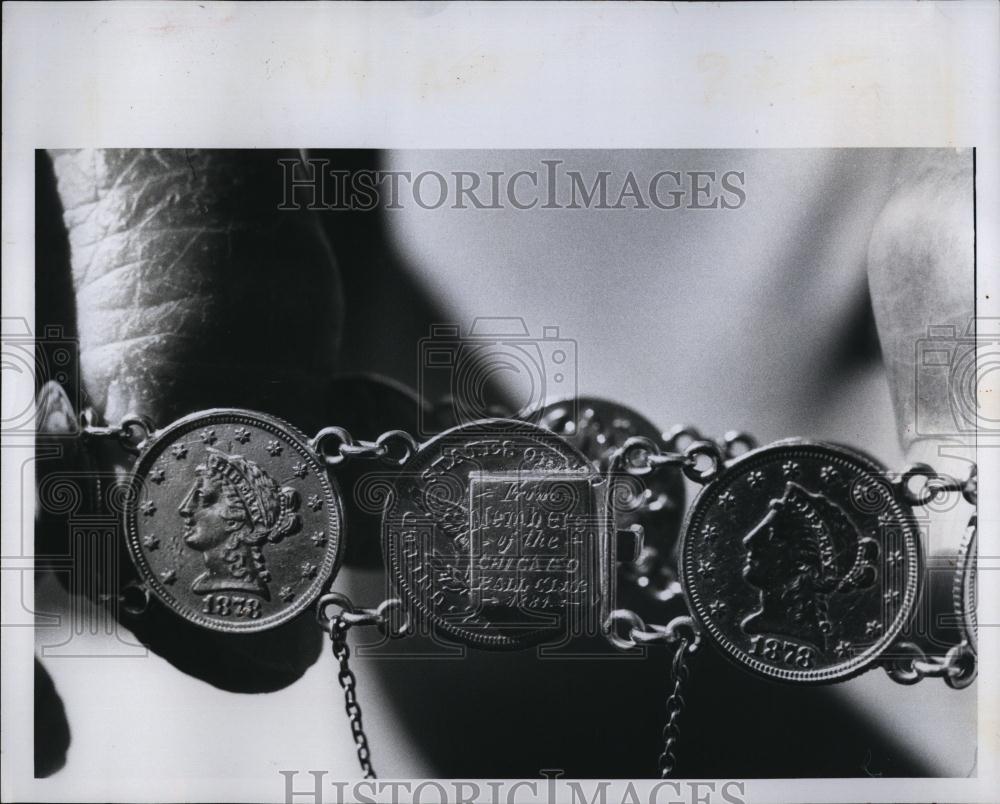 1976 Press Photo Virginia Chanvall Bracelet from 1881 Chicago Cubs Her Fathers - Historic Images