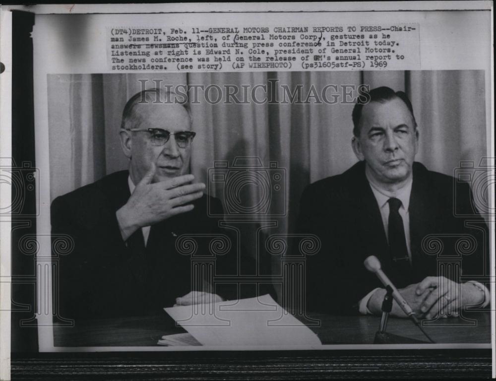 1969 Press Photo General Motors Chairman James M Roche During Press Conference - Historic Images
