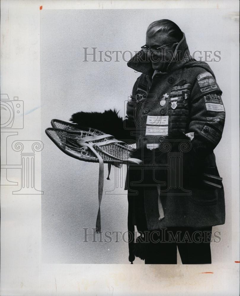 1977 Press Photo Perc Powell, President of Joint Canadian Clubs (Snowshoe) - Historic Images