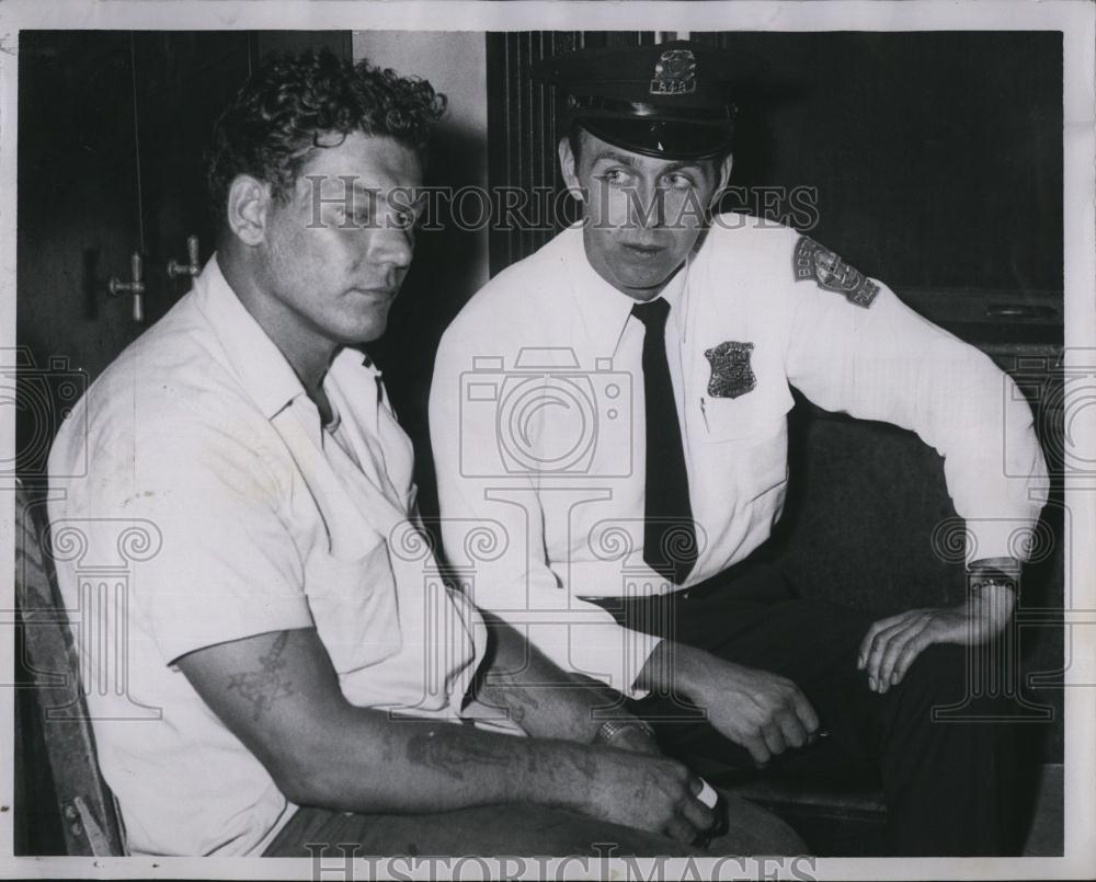 1960 Press Photo Ron Penney Patrolman Henry Earl - RSL88565 - Historic Images