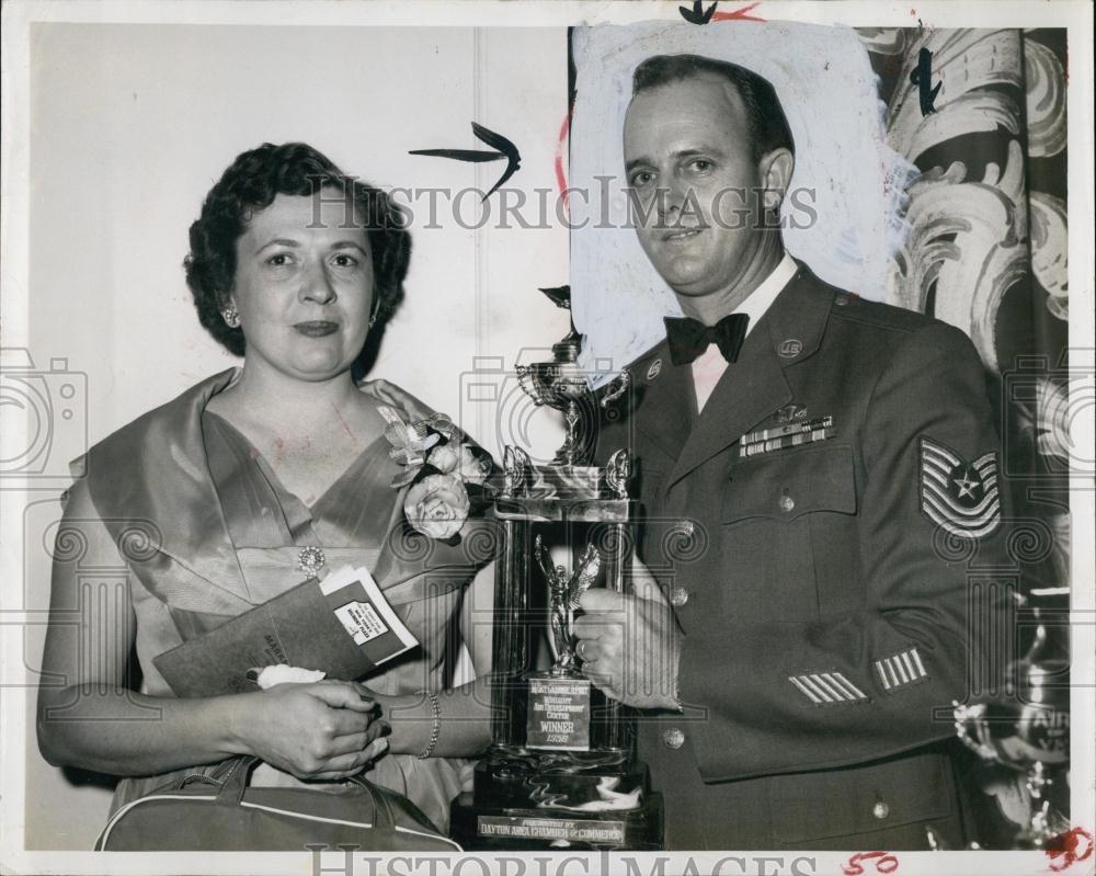 1960 Press Photo &gt;aster Sgt George A Post To Make Parachute Jump - RSL68819 - Historic Images