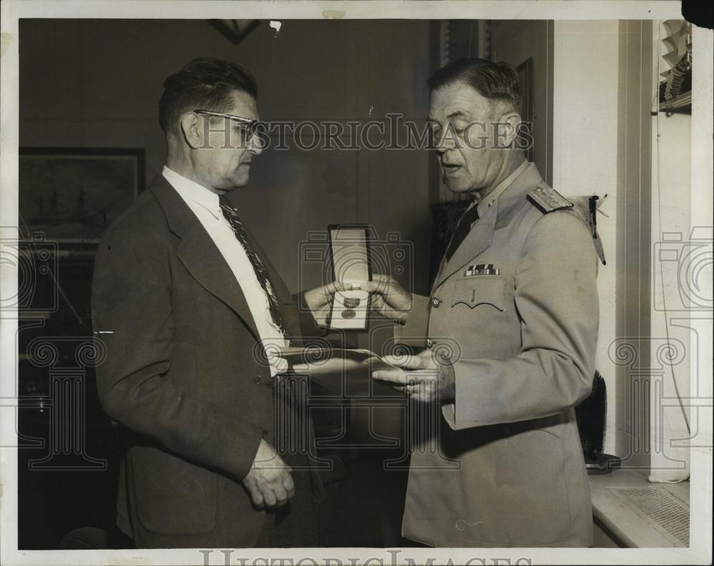 1954 Press Photo Dad accepts Medal of Freedom award for son, Dr Irving Shaknov - Historic Images