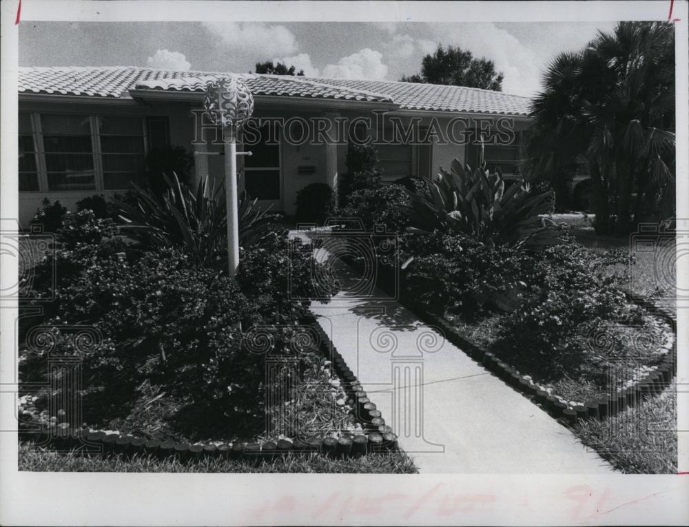 1972 Press Photo Cypress pegs line planting areas Guy C Powell home Petersburg - Historic Images