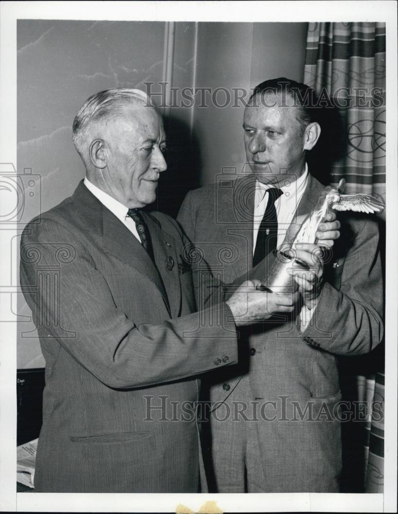 1952 Press Photo Bob Considine Receives Lasker Medical Journalism Award - Historic Images