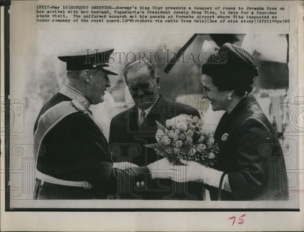 1965 Press Photo King Olav of Norway with Yugoslavian Pres Tito and Tito&#39;s wife - Historic Images