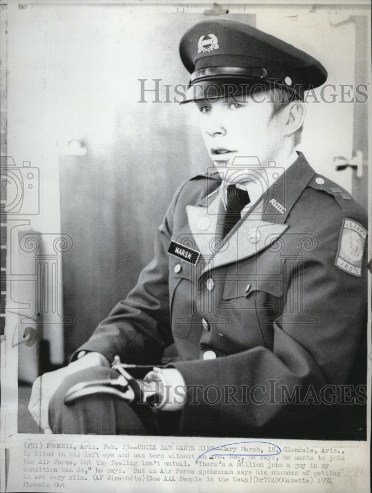 1974 Press Photo Cary Marsh wanting to join Air force with blind eye - RSL79617 - Historic Images